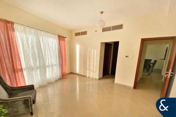 2 Bedrooms | Modern Furniture | Tenanted